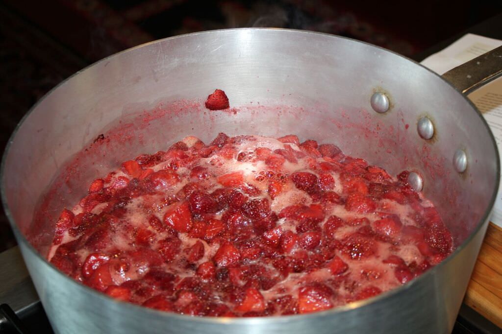 Strawberry jam preserve